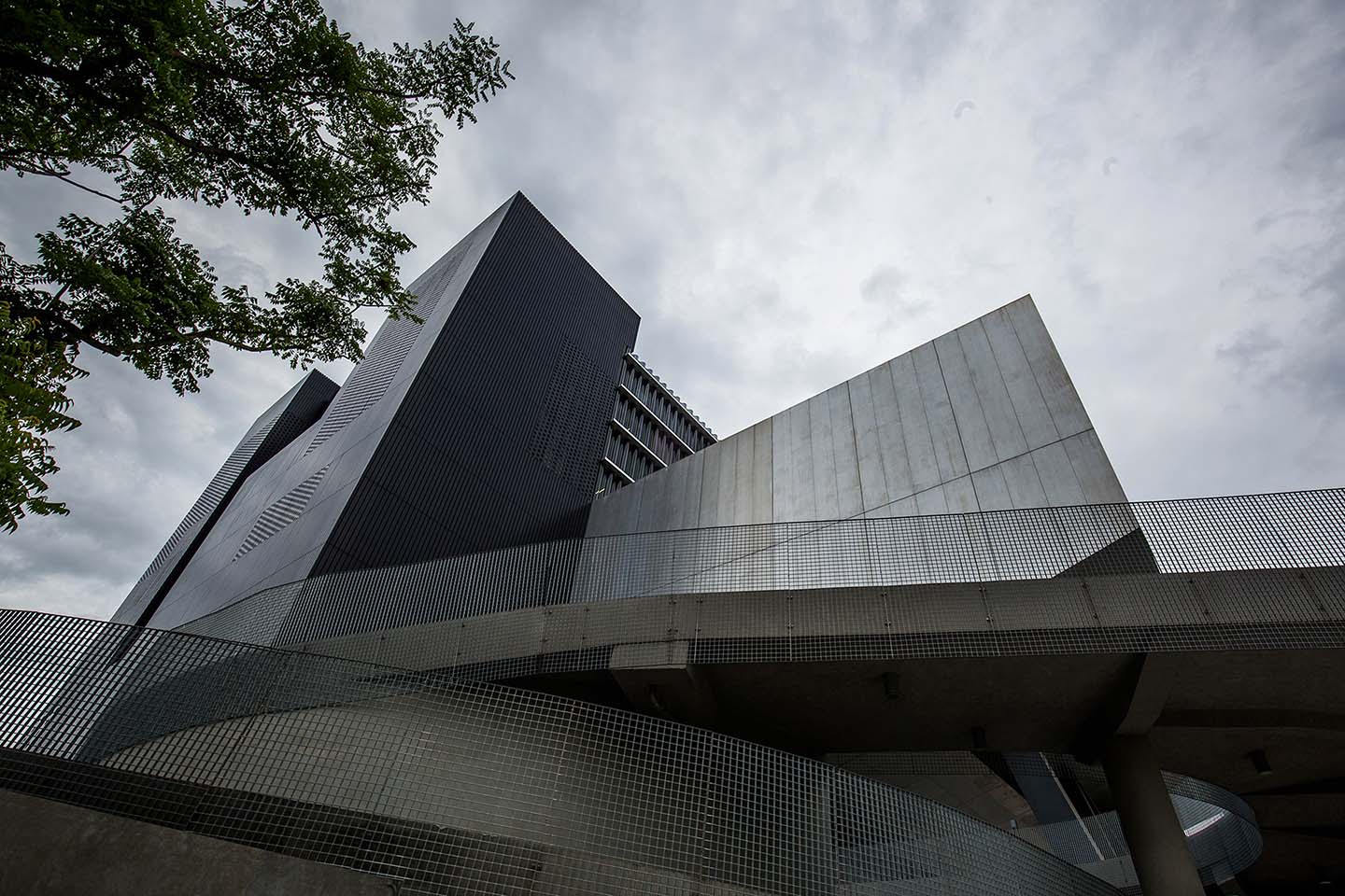 臺北表演藝術中心Taipei Performing Arts Center建築設計攝影作品集,台北攝影公司-商業攝影師「photo2.5D」提供：專業產品商品情境攝影,室內空間設計攝影,建設公司攝影,建築設計攝影,營造公司攝影,建案攝影,豪宅攝影,房產攝影,景點攝影,空間住商室內設計攝影,食物美食產品攝影棚,時裝模特兒Model人像攝影(攝影方案,價格費用,收費報價單洽詢)攝影作品集範例有：人像攝影,飲品食物美食攝影,精品攝影,彩妝化妝品保養品攝影,珠寶飾品攝影,3C電子產品攝影,電器家電攝影。受邀攝影講座：如何學習做成功的商業攝影師,攝影學課程,手機攝影教學,商業攝影棚攝影講座,產品攝影技法課程與數位影像編輯教學等。客戶觸及台中、台南、高雄、北台灣（新竹、桃園、新北市）。